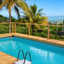 Villa moderne avec piscine à Sainte-Rose, 160 m²