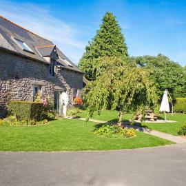 Maison de charme à Le Mené avec jardin, hotel a Collinée