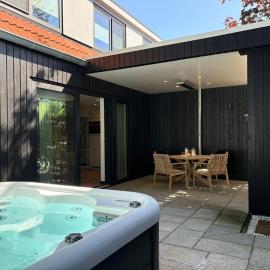 Nieuwe vakantiewoning met spa in Oostkapelle vlakbij strand en centrum