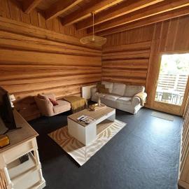 Golden Nest، فندق في Courteranges