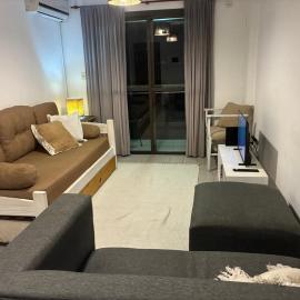 DEPARTAMENTO CÉNTRICO, a METROS de la UNIVERSIDAD, 4 PERSONAS, GARAJE AUTO CHICO