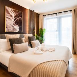 Central Bromley 1-Bed Apartment with Free Parking, Fast WiFi & Workspace