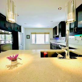 Charming Bungalow Retreat in Whitby, Canada, hotel en Whitby
