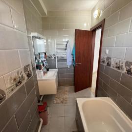 Equipped apartment with elevator, sea view, khách sạn ở Bordj el Bahri