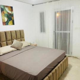 Appartement climatisé avec garage et ascenseur WIFI, hotel em Oujda