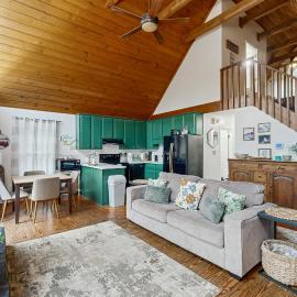 Lakefront Eatonton Haven w/ Dock: Bring Your Boat!, hotell i Turnwold