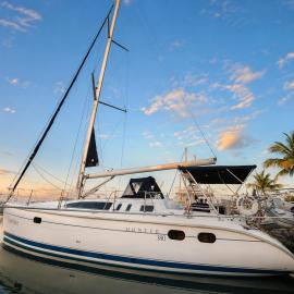 Elegant Sailboat Stay, готель у місті Key West