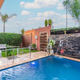 Petit-villa avec piscine: Marakeş'te bir otel