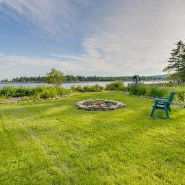 Waterfront Prospect Harbor Cottage: Yard, Fire Pit, Hotel in Prospect Harbor