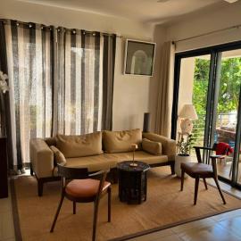 Azuri Luxury Apt with Private Terrace and Beach and Golf, hotel in Roches Noires