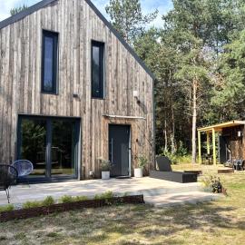 Forest Cabin Modern Barn and Private Woods, hotel a Jamielnik