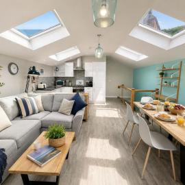 Spacious 3-Bed Seaview Retreat - Family-Friendly in Westward Ho!, hotel in Westward Ho