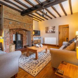 Swift Host - Hockham Cottage - Sleeps 4 - Pet Friendly - Enclosed Garden - Characterful, hotel u gradu Hockham