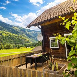 Ferienhaus mit Bergblick am Wald, hotel in Stall