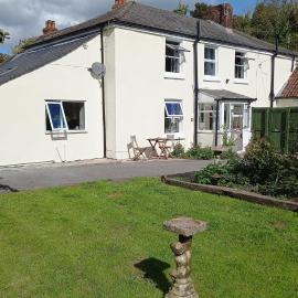 The Post Office, 6 beds, Bar, Library, Pool Table, Stream, Large Garden, hotel in Piddletrenthide