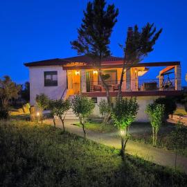 LEONtsini Country Villa, hotel u gradu Epanomi