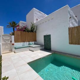 Dar Lisa - Charming authentic beachfront villa, ξενοδοχείο σε Aghīr