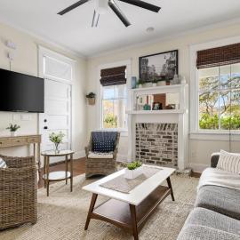 Downtown Historic Condo Steps to King St, hotel a Charleston