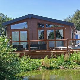 Luxury Lodge with peaceful pond view at Southview