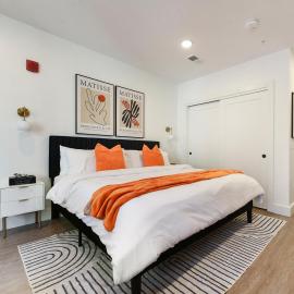 LUX Studio King Bed Gym Free Parking