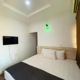 De Prof's Hotel and Lounge โรงแรมในKugo