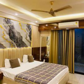 Omaxe Hazratganj, hotel em Nalmatha