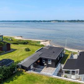 LF15135-Farso-Strandvejen-35-B, hotel di Hvalpsund