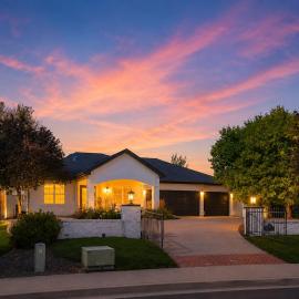 Fall Getaway Near Downtown Pets OK Sleeps 12, hotel u gradu Grili