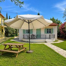 Olive terra holiday aparments, hotel u gradu 'Lefkímmi'