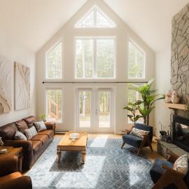 Birch Grove Chalet, Hot Tub, Golf, Private Forest, Hotel in South Brook