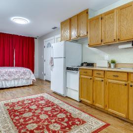 Historic Downtown Hub! Lebanon Apt, hotel in Lebanon