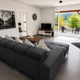 Moderne Ferienwohnung Zur Aussicht mit Panorama-Terrasse, viešbutis mieste Schwalefeld