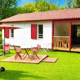 Chalet HABIA TXIKIA 4 pers, neuf, sur Hasparren, calme, avec piscine et climatisation, Pays Basque, hotel en Hasparren