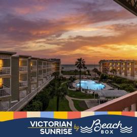 Cozy Condo with Seawall Beach Access and Community Pool, hotel in Galveston