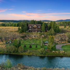 Stonefly Lodge - Riverfront Luxury, Sleeps 30, Hot Tub, Game Rooms