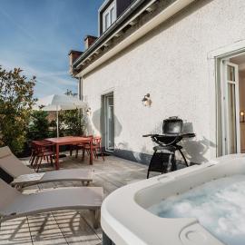 Schloss am Bodensee I Private Sauna & Whirlpool, hotel v destinácii Stockach