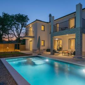 Villa Ginger Modern Villa with Private Pool، فندق في أوميس