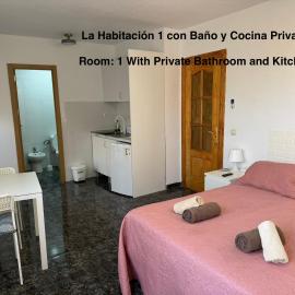 Almeria Centro habitacion privada en apartamento compartido, hotel in Almería