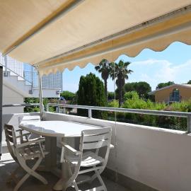 M473 - Marcelli, trilocale con posto auto e wifi, hotel em Marcelli