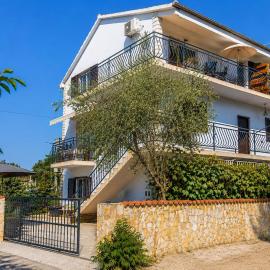 Apartmani Bonaca, hotel in Pakoštane