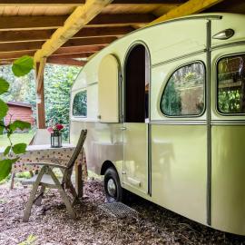 Waaldijk15, Vintage Caravans in nature, hotel u gradu Dreumel