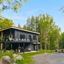 Pur Nature et Spa Owl's Head、Mansonvilleのホテル