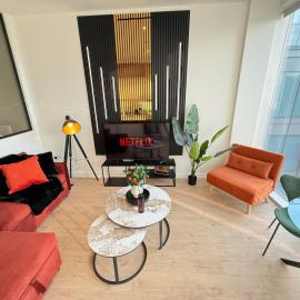 Luxury Large Flat - Sleep 5 - Free Parking - Gym - Near Kew Bridge, hotel in Brentford