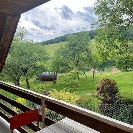 Romantic Forest Cottage with Fireplace & Terrace, hotelli 