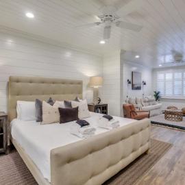 Downtown Condo 1 Block to King with Private Patio, hotel a Charleston