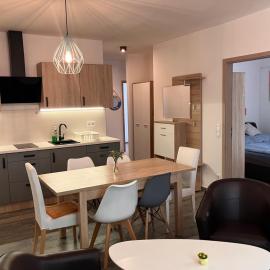 LIDO nappali + 3 háló apartman, hotel in Balatonlelle