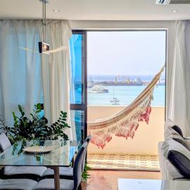Design Ocean View 2BR in Plateau - AC & Fast Wi-Fi