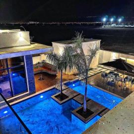 The W Luxury Chalet, hotel u gradu Salala
