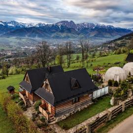 Domki Widokowe Wooden Luxury Chalet & Jacuzzi, хотел в Зомб