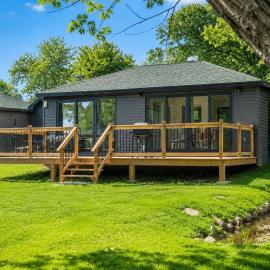2-bedroom Lake Front Cottage in Harwood ON #4, hotel a Harwood